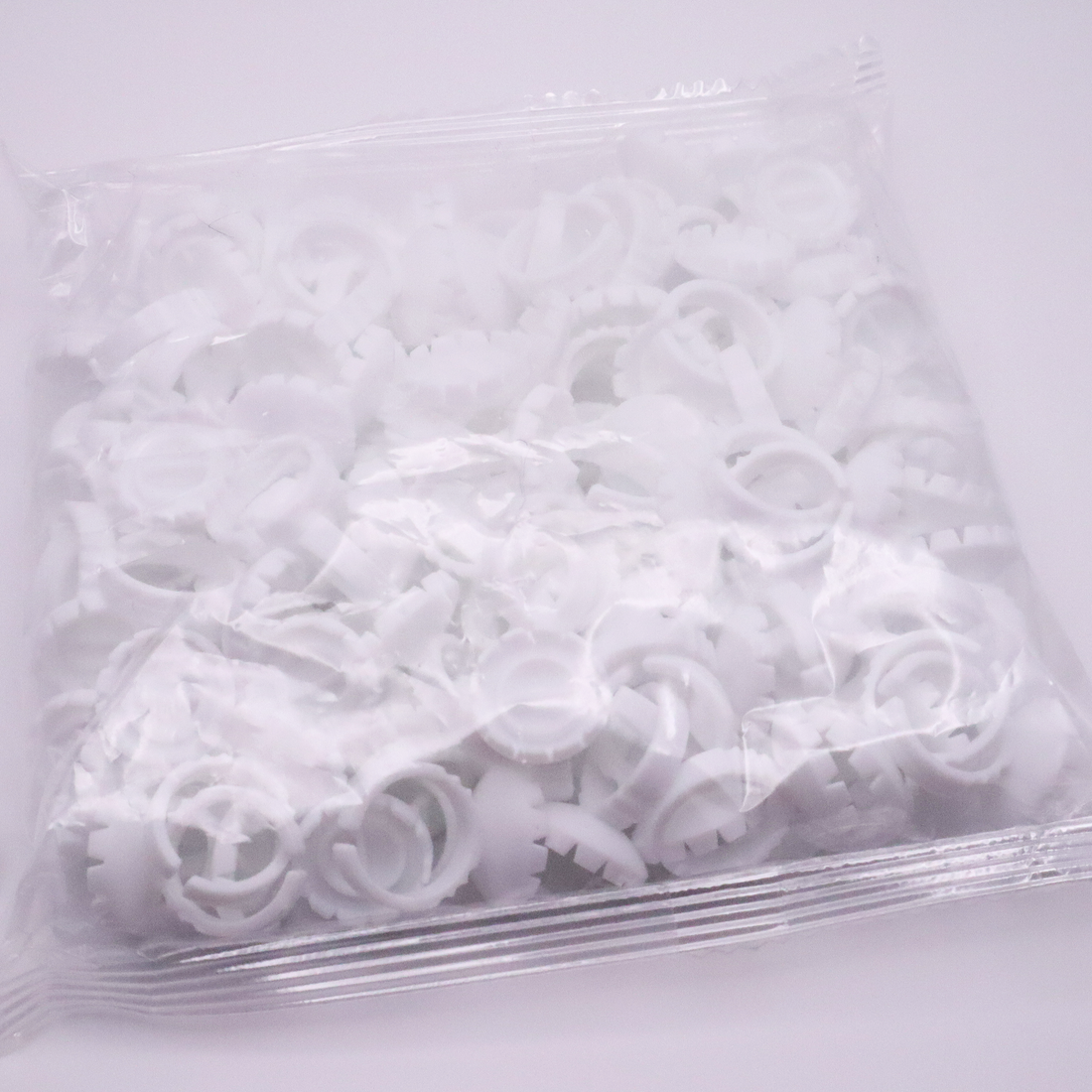 Lash glue rings for precise lash adhesive application