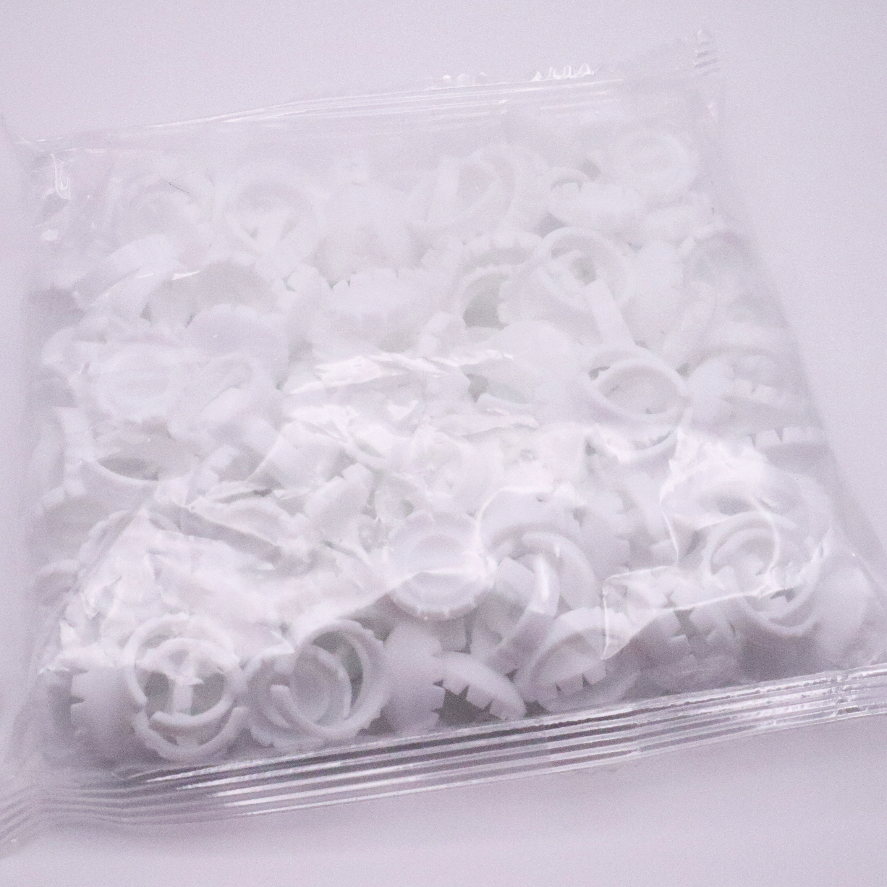 Lash glue rings for precise lash adhesive application